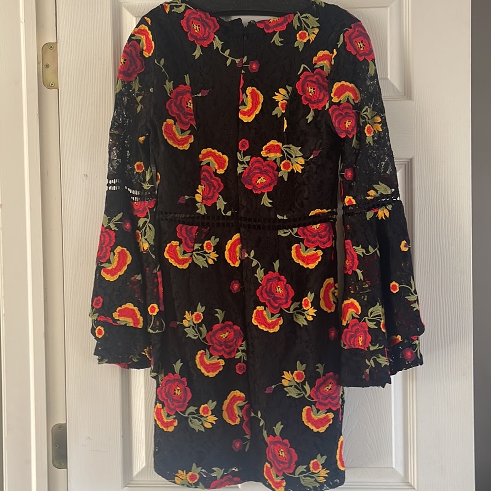 Fun black with beautiful embroidered flowers and bell sleeves - Picture 2 of 5